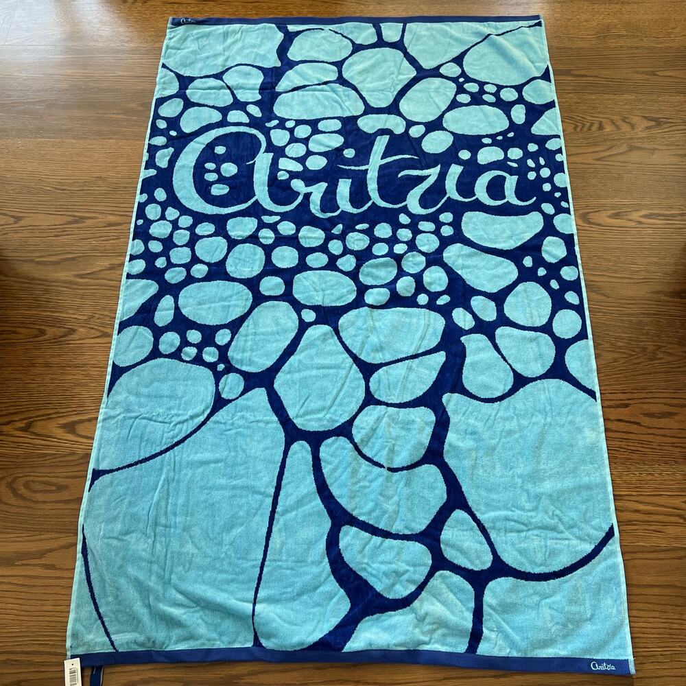 Aritzia Sorel out jumbo beach towel. Designer - Picture 2 of 8